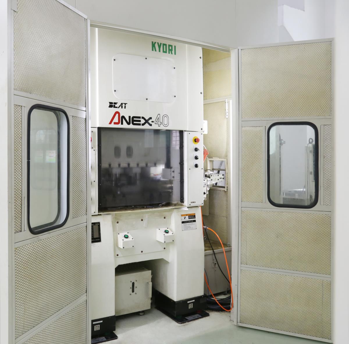 日本精密沖壓設(shè)備1