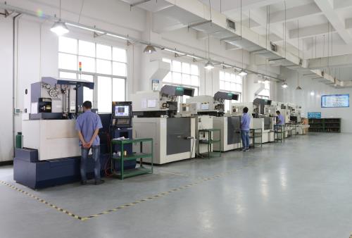 精密模具加工線切割車間