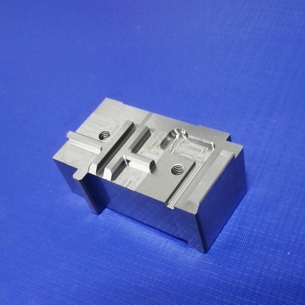 精密模具零件冷卻介質(zhì)