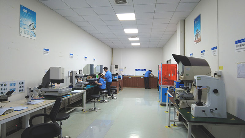 精密沖壓設(shè)備檢測區(qū)